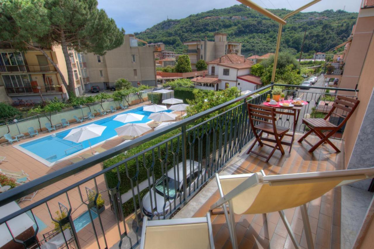 Residence Holidays Pietra Ligure Eksteriør billede