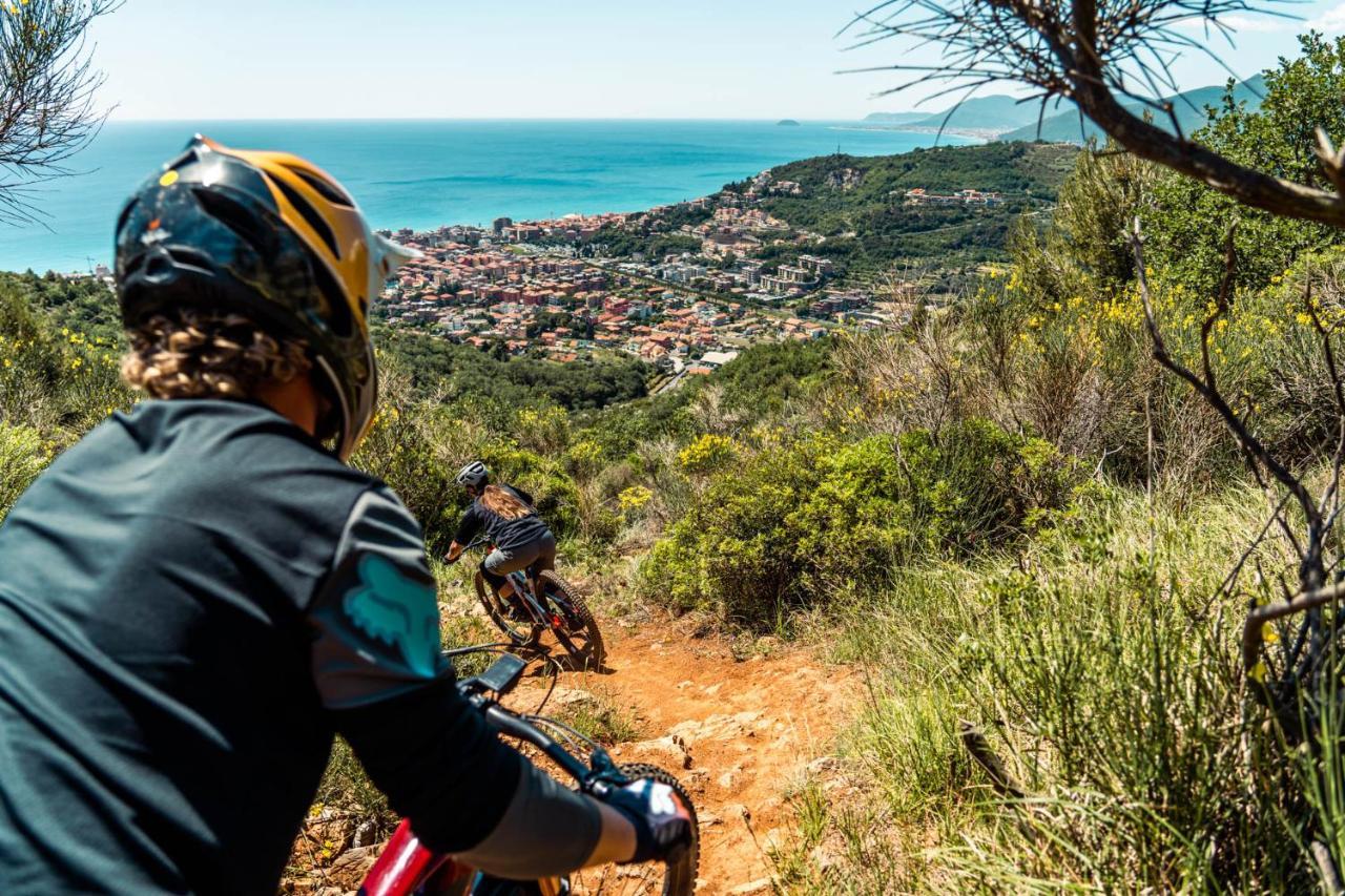 Residence Holidays Pietra Ligure Eksteriør billede