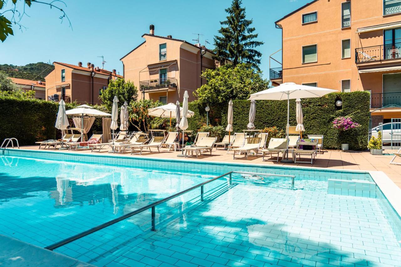 Residence Holidays Pietra Ligure Eksteriør billede