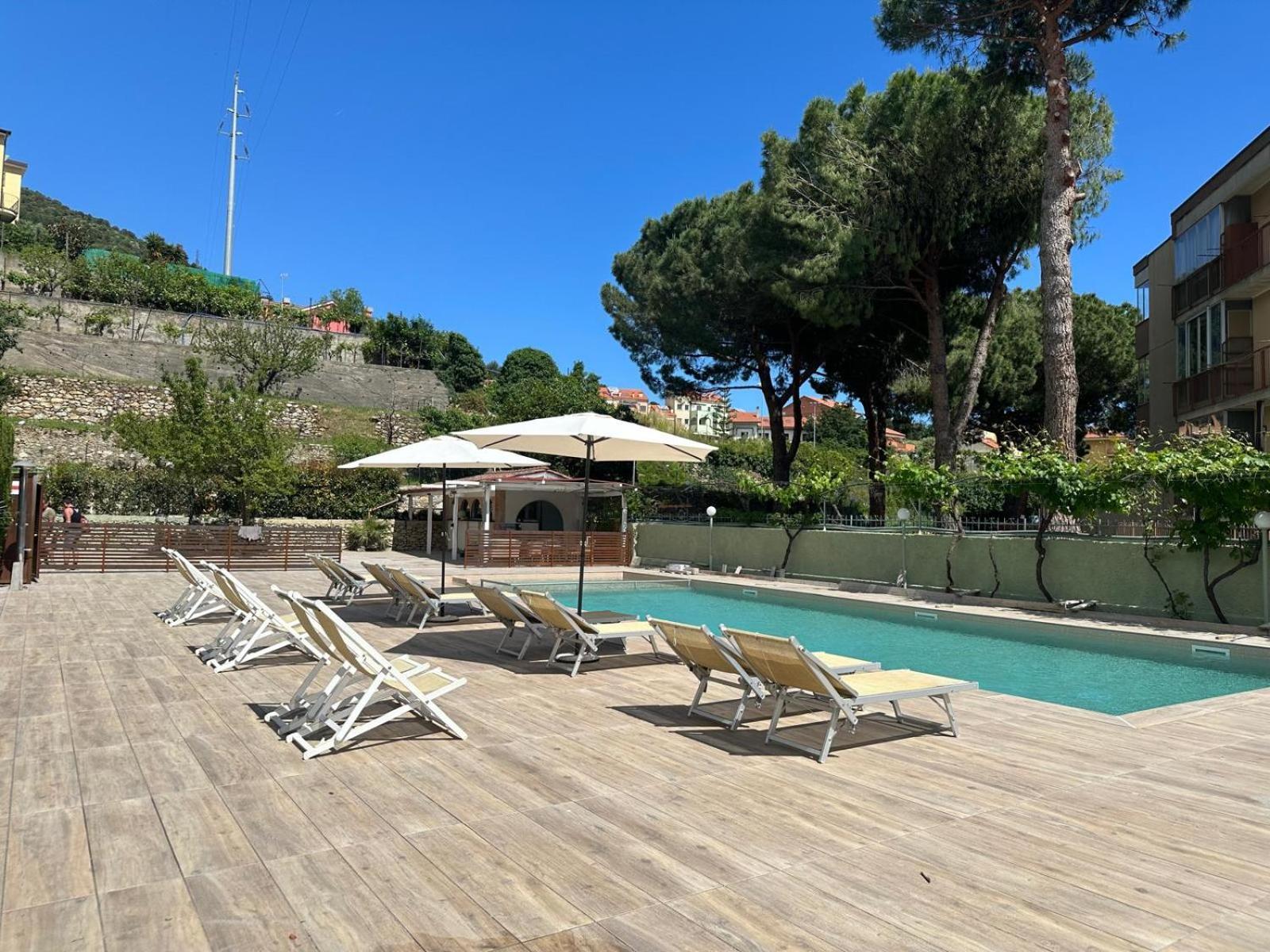Residence Holidays Pietra Ligure Eksteriør billede