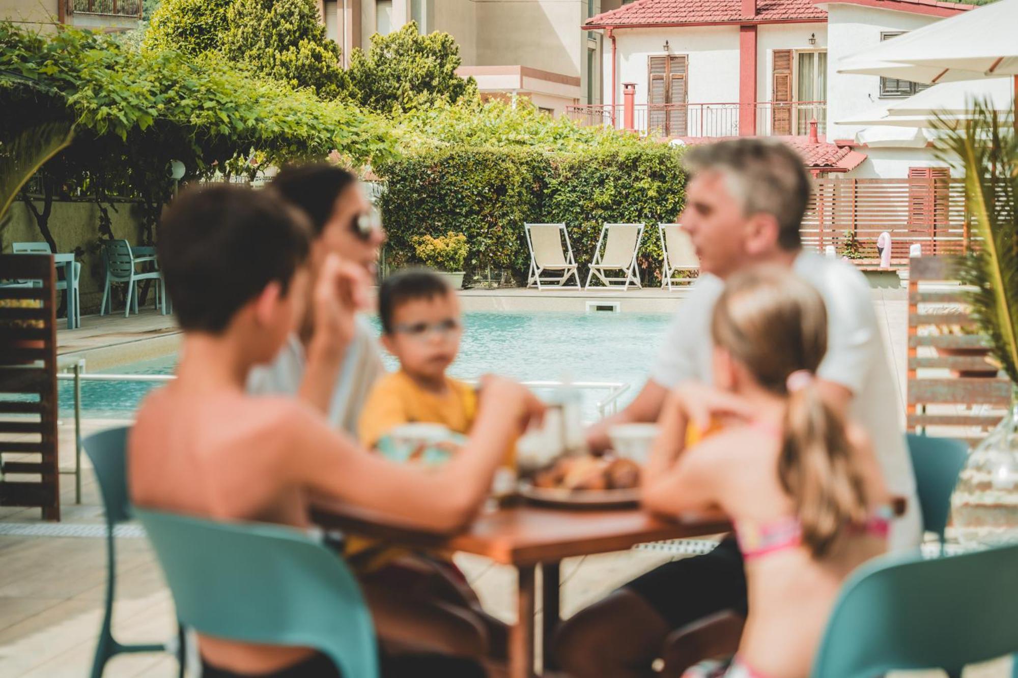 Residence Holidays Pietra Ligure Eksteriør billede