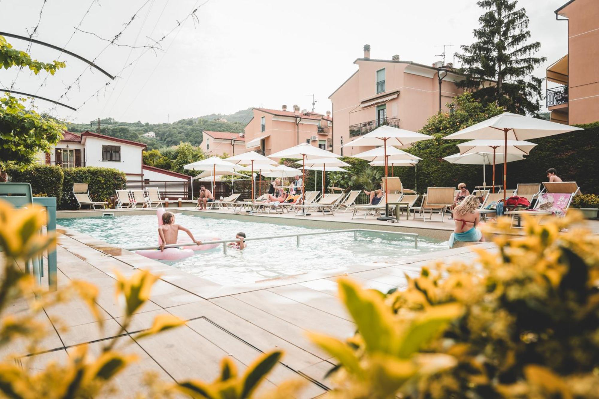 Residence Holidays Pietra Ligure Eksteriør billede