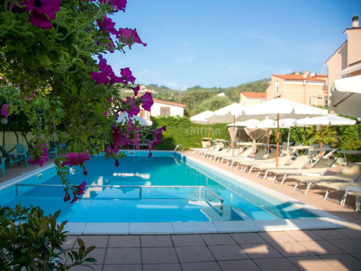 Residence Holidays Pietra Ligure Eksteriør billede